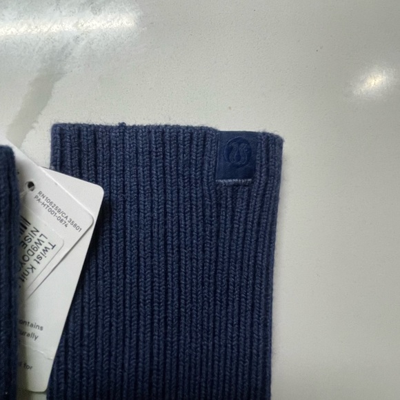 Lululemon Women’s Twist Knit Mittens Blue NWT XS/S - Picture 9 of 12